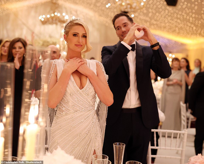 Siêu đám cưới của Paris Hilton rung chuyển Hollywood: Cô dâu thay 4 bộ váy lồng lộn, Kim Kardashian và dàn khách mời hạng A chặt chém bạo liệt body - Ảnh 7.