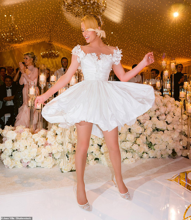 Siêu đám cưới của Paris Hilton rung chuyển Hollywood: Cô dâu thay 4 bộ váy lồng lộn, Kim Kardashian và dàn khách mời hạng A chặt chém bạo liệt body - Ảnh 8.