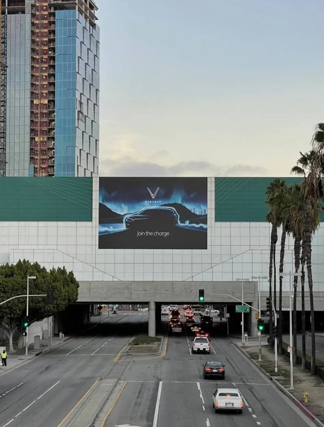 Ảnh nóng gian hàng VinFast tại Los Angeles Auto Show 2021: Thi công từ tuần trước, poster quảng cáo đặt ở vị trí đắt đỏ - Ảnh 11.