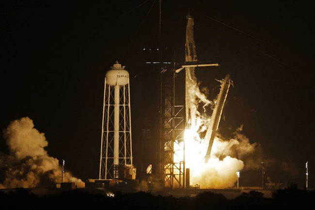 SpaceX đưa 4 phi hành gia lên Trạm vũ trụ quốc tế - Ảnh 1.