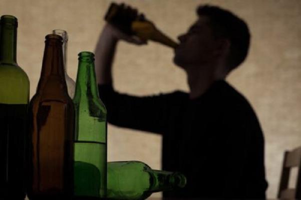Ngoài gan, rượu bia còn gây ra một loạt bệnh ung thư khác - Ảnh 2.