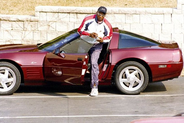 Sở hữu dàn xe hàng triệu USD, huyền thoại bóng rổ Michael Jordan vẫn phải tậu Toyota Land Cruiser để đi chơi thể thao - Ảnh 3.