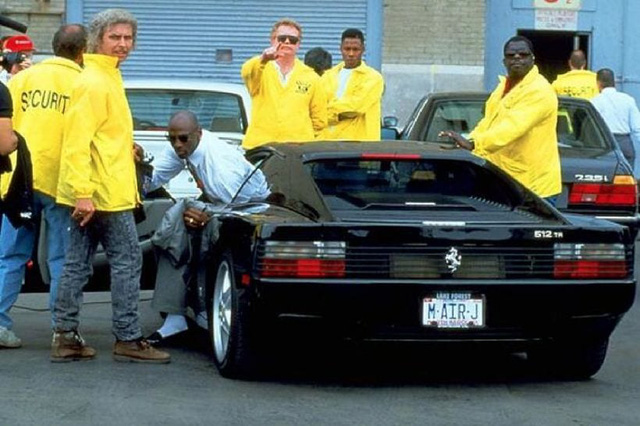 Sở hữu dàn xe hàng triệu USD, huyền thoại bóng rổ Michael Jordan vẫn phải tậu Toyota Land Cruiser để đi chơi thể thao - Ảnh 4.
