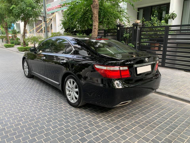 Qua thời đỉnh cao, Lexus LS 460 bán lại đúng bằng giá một chiếc Mazda6 - Ảnh 3.