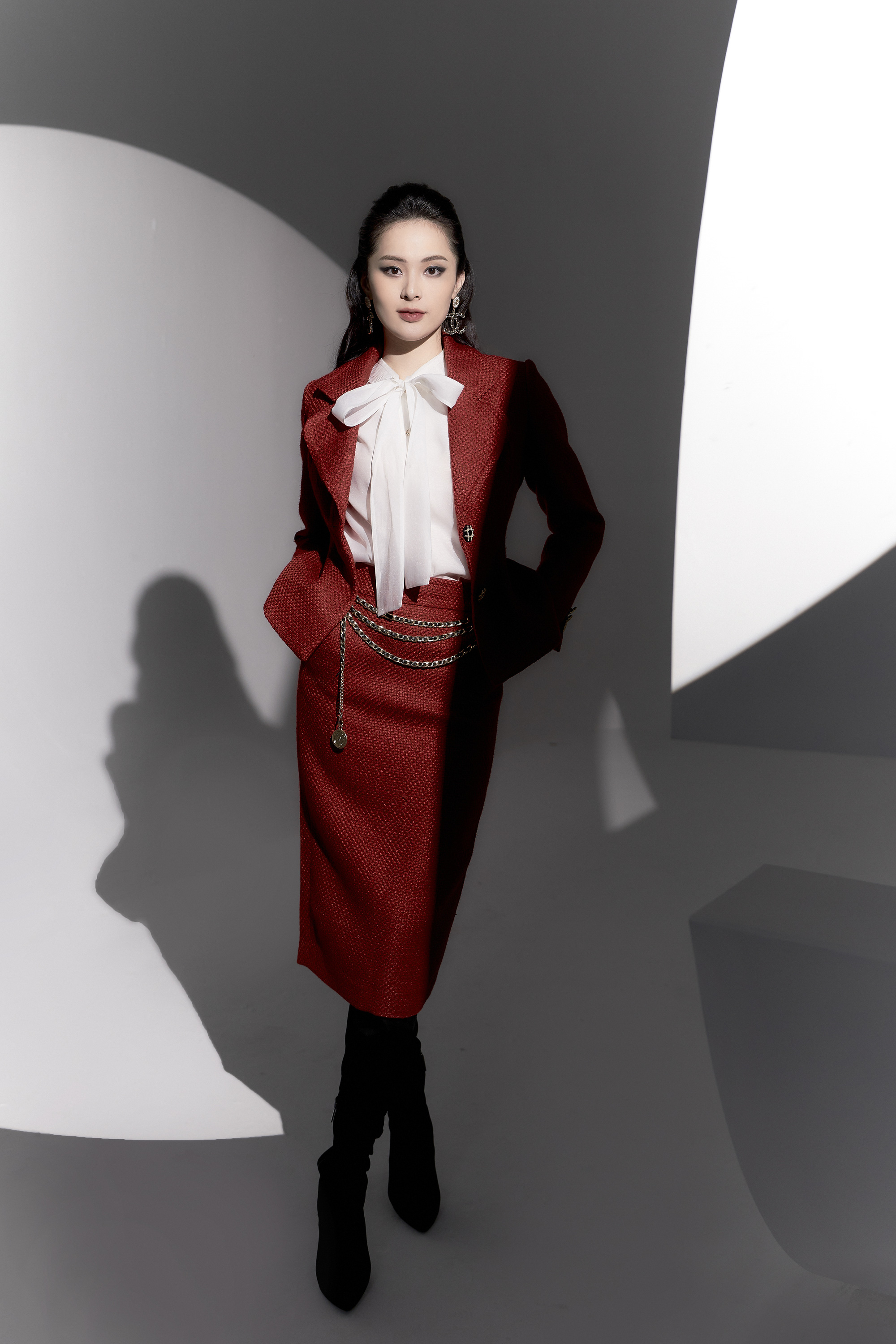 Mỹ nữ vạn người mê Hạ Vi khoe nhan sắc sang chảnh tuổi 28 - Ảnh 1. Mỹ nữ vạn người mê Hạ Vi khoe nhan sắc sang chảnh tuổi 28 - Ảnh 1.