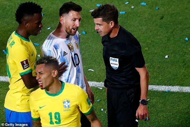 LĐBĐ Nam Mỹ trừng phạt trọng tài và VAR bao che hậu vệ Argentina đánh ngôi sao Brazil - Ảnh 1.