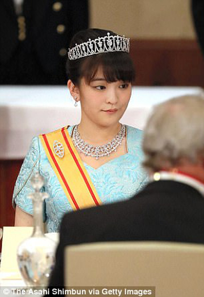 Công chúa “cô độc nhất” Hoàng gia Nhật làm lễ trưởng thành: Con một của Nhật Hoàng nhưng phải đi mượn vương miện, lý do gây tranh cãi lớn - Ảnh 4.