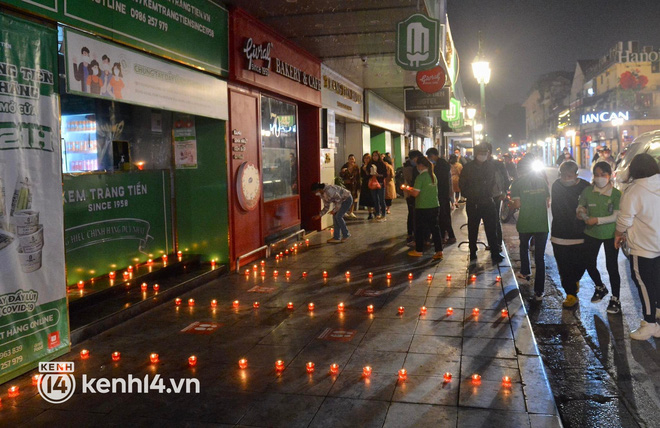 Tưởng niệm hơn 23.000 người mất vì Covid-19: Những nỗi đau không nói thành lời - Ảnh 2.