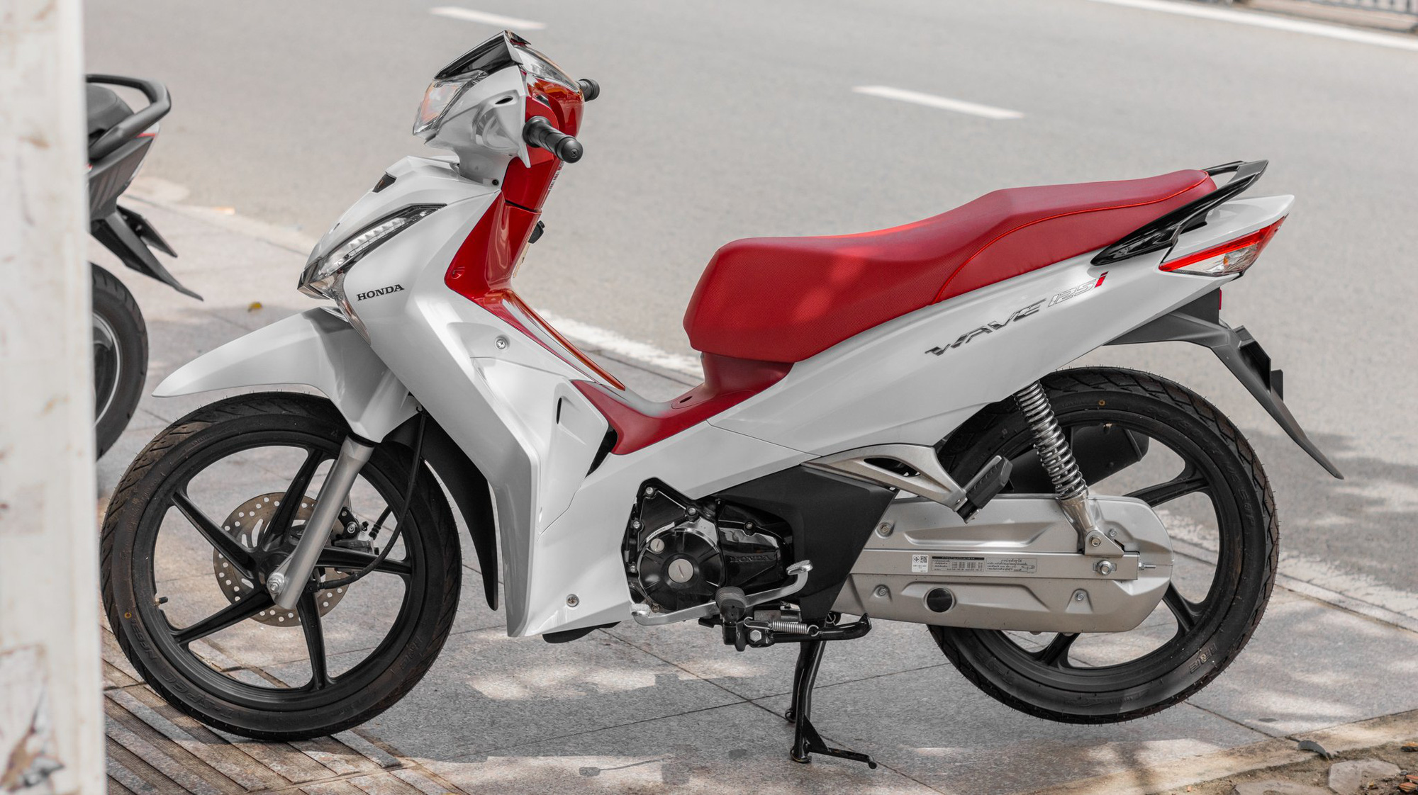 Honda Wave Thái giá 36 triệu lộ bản nâng cấp, tiết kiệm xăng 71,4 km/ lít - Ảnh 4.