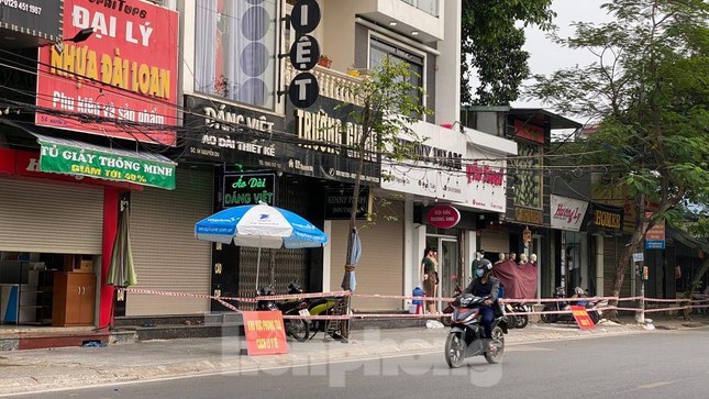 Trong một ngày, 13 quận, huyện ở Hà Nội phát hiện có F0; lại thêm 1 tỉnh có số ca mắc tăng kỷ lục - Ảnh 1.