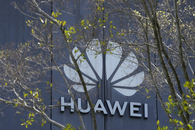 Hoạt động kinh doanh smartphone tê liệt, doanh thu Huawei giảm 32% trong 9 tháng đầu năm - Ảnh 1.