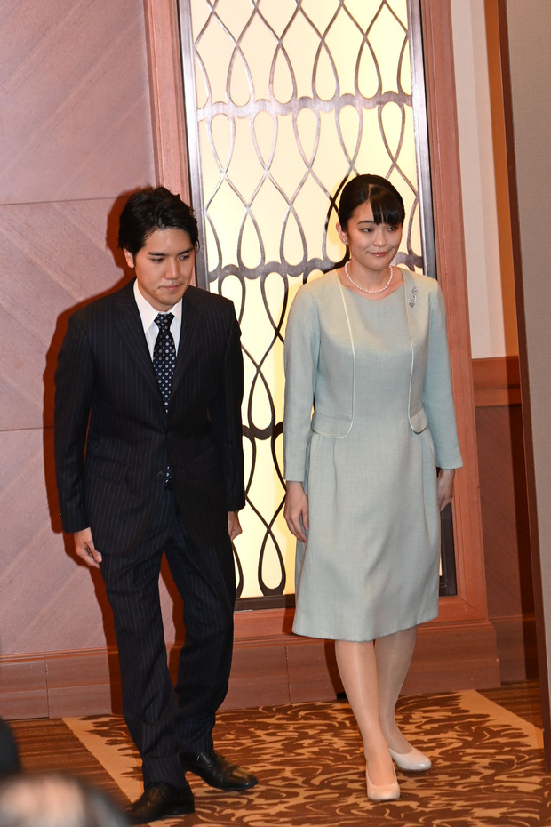 Mới cưới 1 tuần, vợ chồng cựu Công chúa Nhật lại bị người dân chỉ trích nặng nề vì loạt hành động bất thường, khác hẳn cam kết trước đó - Ảnh 4.