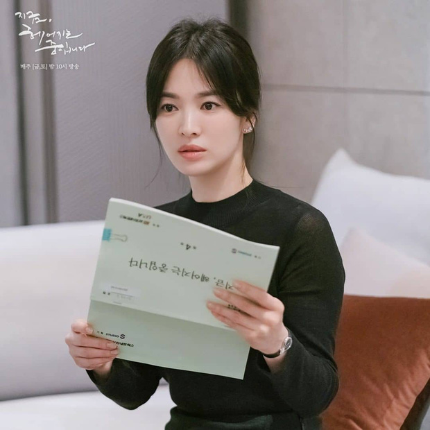 Song Hye Kyo tự tin đăng ảnh ngủ gật ở hậu trường, đến người đẹp ngủ trong rừng chắc cũng chỉ kiều diễm đến thế này! - Ảnh 5.