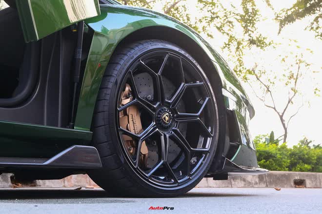 Lamborghini Aventador SVJ của CEO Pharmacity được độ thêm chi tiết nhận diện đặc trưng, chi phí chỉ bằng 1/10 so với option chính hãng - Ảnh 12.