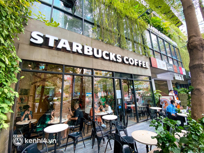 HOT: Starbucks tặng cốc giới hạn nhân sinh nhật 50 năm, shipper đi giao đơn mệt xỉu vì nhiều chi nhánh bị quá tải - Ảnh 9.