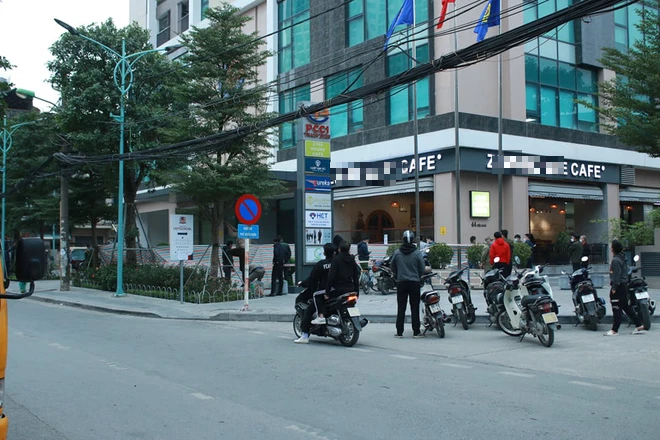 Hà Nội: Nguyên nhân cụ bà 76 tuổi rơi từ tầng 23 chung cư xuống đất tử vong - Ảnh 1. Hà Nội: Nguyên nhân cụ bà 76 tuổi rơi từ tầng 23 chung cư xuống đất tử vong - Ảnh 1.