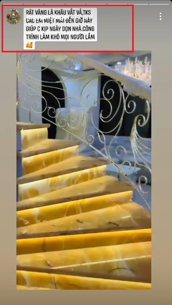 Sau cổng nhà 3,6 tỷ, chiêm ngưỡng cầu thang dát vàng và chiếc giường khổng lồ của Lệ Quyên - Ảnh 2. Sau cổng nhà 3,6 tỷ, chiêm ngưỡng cầu thang dát vàng và chiếc giường khổng lồ của Lệ Quyên - Ảnh 2.