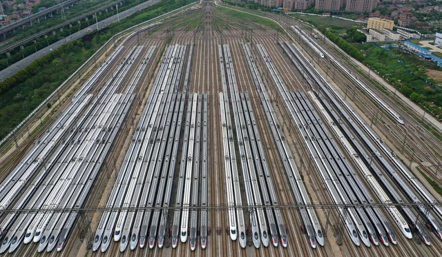 Sở hữu mạng lưới đường sắt nhanh nhất thế giới vẫn chưa đủ, Trung Quốc sẽ “lắp cánh” cho tàu cao tốc để đạt 450 km/h? - Ảnh 1.