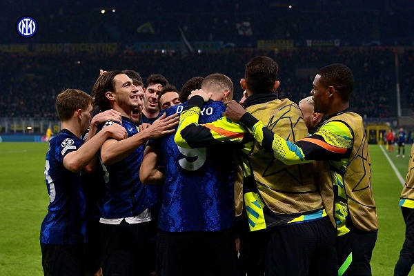 Dzeko tỏa sáng, Inter giật vé knock-out Champions League - Ảnh 1.