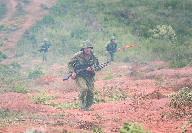 Cận cảnh diễn tập mật danh DT2-21 của sư đoàn bộ binh chủ lực Việt Nam - Ảnh 6.