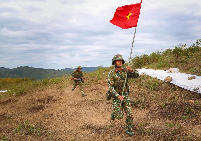 Cận cảnh diễn tập mật danh DT2-21 của sư đoàn bộ binh chủ lực Việt Nam - Ảnh 9.
