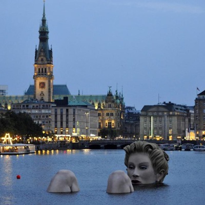 Bức tượng người đẹp “tắm tiên” giữa hồ, trưng bày 10 ngày thì chính quyền yêu cầu tháo dỡ - Ảnh 7.