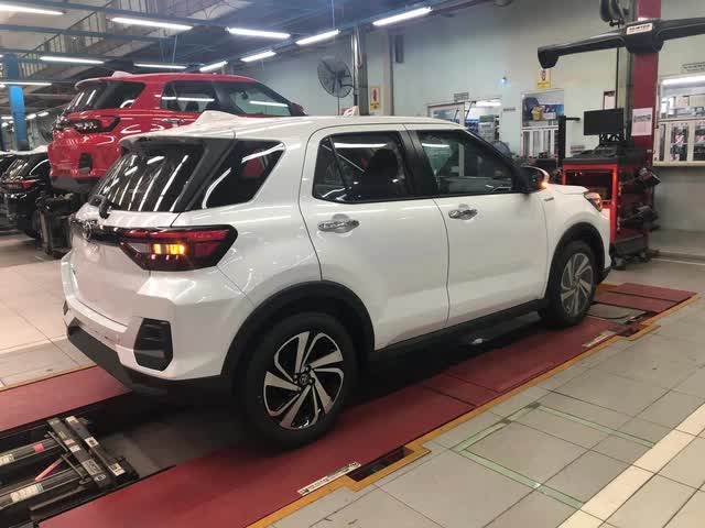 Toyota Raize ồ ạt về đại lý Việt Nam: Có xe giao giữa tháng 12, khách mua chậm phải chờ đến đầu năm sau - Ảnh 1.