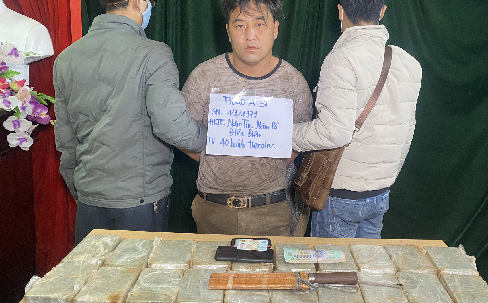 Triệt phá chuyên án ma tuý lớn, bắt giữ 3 đối tượng cùng 40 bánh heroin