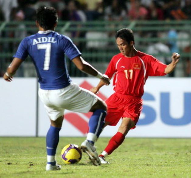 Công Vinh ghi bàn thắng để đời, tuyển Việt Nam hóa giải kẻ bất khả chiến bại tại AFF Cup - Ảnh 1.