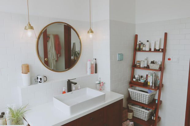 Phòng tắm nhà người nổi tiếng sang chảnh cỡ nào: Hương Giang chuộng thiết kế hoàng gia, Quỳnh Anh Shyn phối màu với cảm hứng từ Hy Lạp - Ảnh 8.