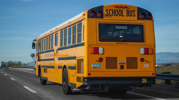 Vì sao xe cứu hỏa màu đỏ còn xe buýt trường học màu vàng, dù đều là xe ưu tiên: Câu hỏi trẻ con khiến 50 doanh nhân cứng họng, nhưng là mấu chốt thành công trong kinh doanh - Ảnh 2.