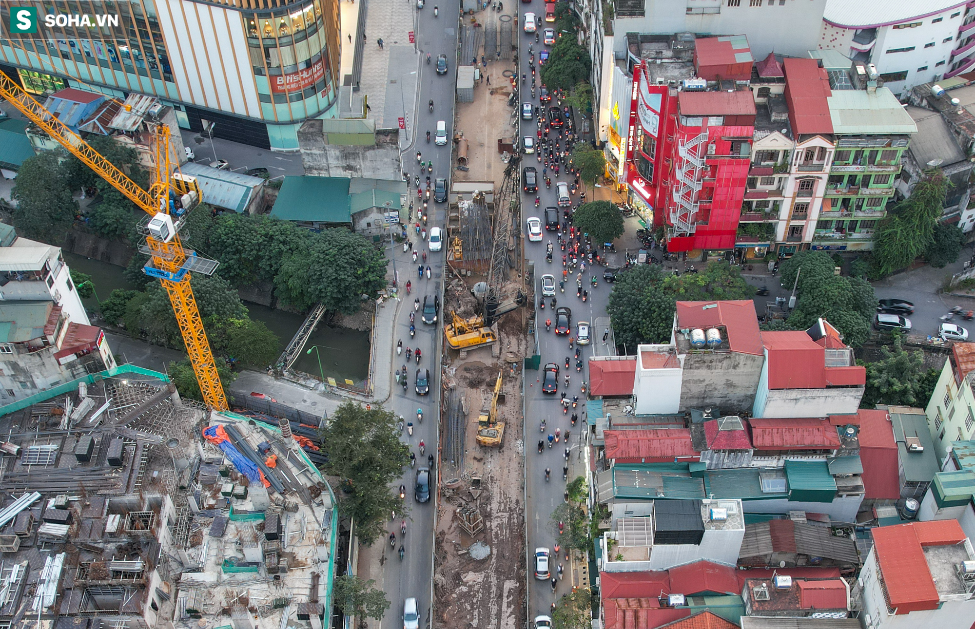 [Ảnh] Cận cảnh công trường thi công cầu vượt hình chữ C trị giá 150 tỷ đầu tiên ở Hà Nội - Ảnh 3.