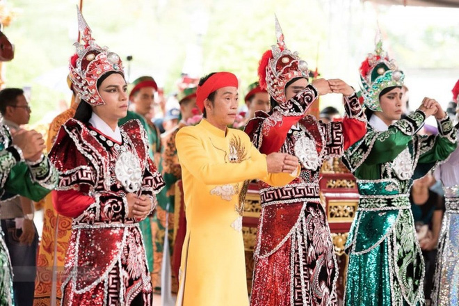 Tôi chưa đến Nhà thờ Tổ của Hoài Linh bao giờ, tôi thấy nó kỳ kỳ, Tổ thì Tổ chung hết mà bây giờ đến nhà đó giống như Hoài Linh là Tổ - Ảnh 2.