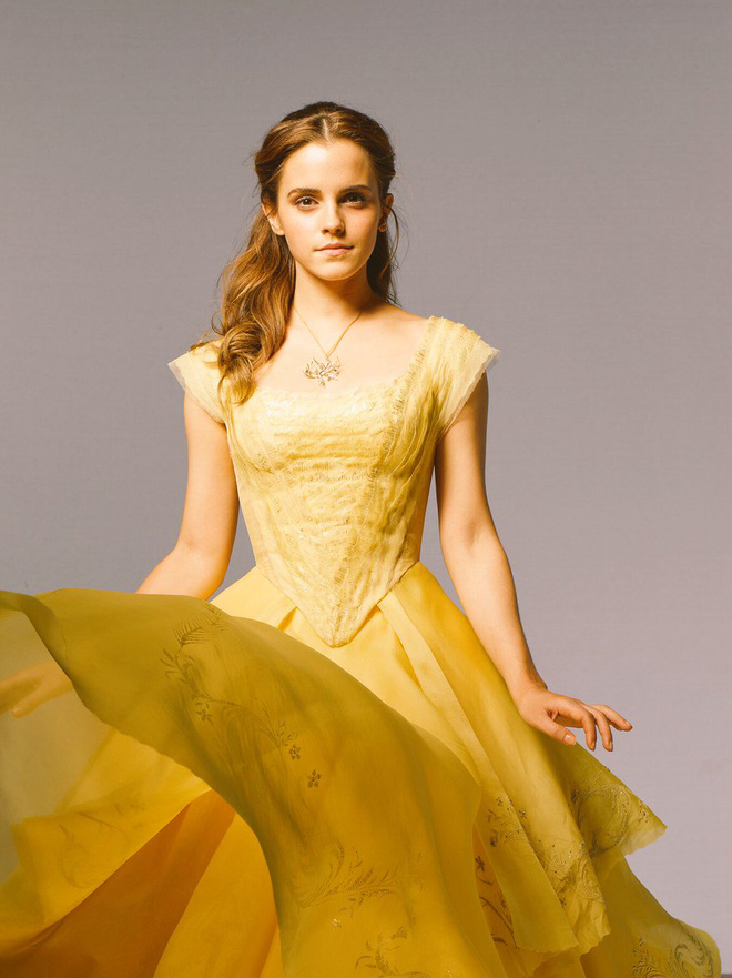 Nhan sắc dàn công chúa Disney: Emma Watson visual trồi sụt như tàu lượn, Elle Fanning và “Lọ Lem” Lily ngoài đời lại hở bạo ngộp thở - Ảnh 1.