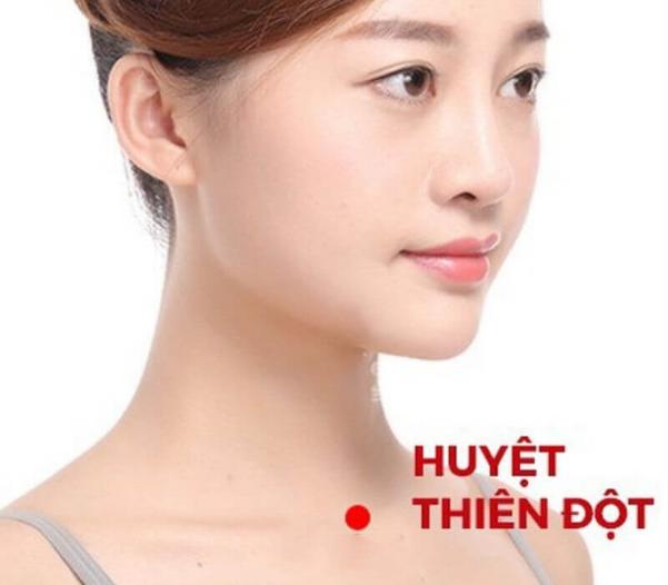 Một số cách xoa bóp cải thiện vòng 1 bị chảy xệ, chị em nên biết - Ảnh 1.