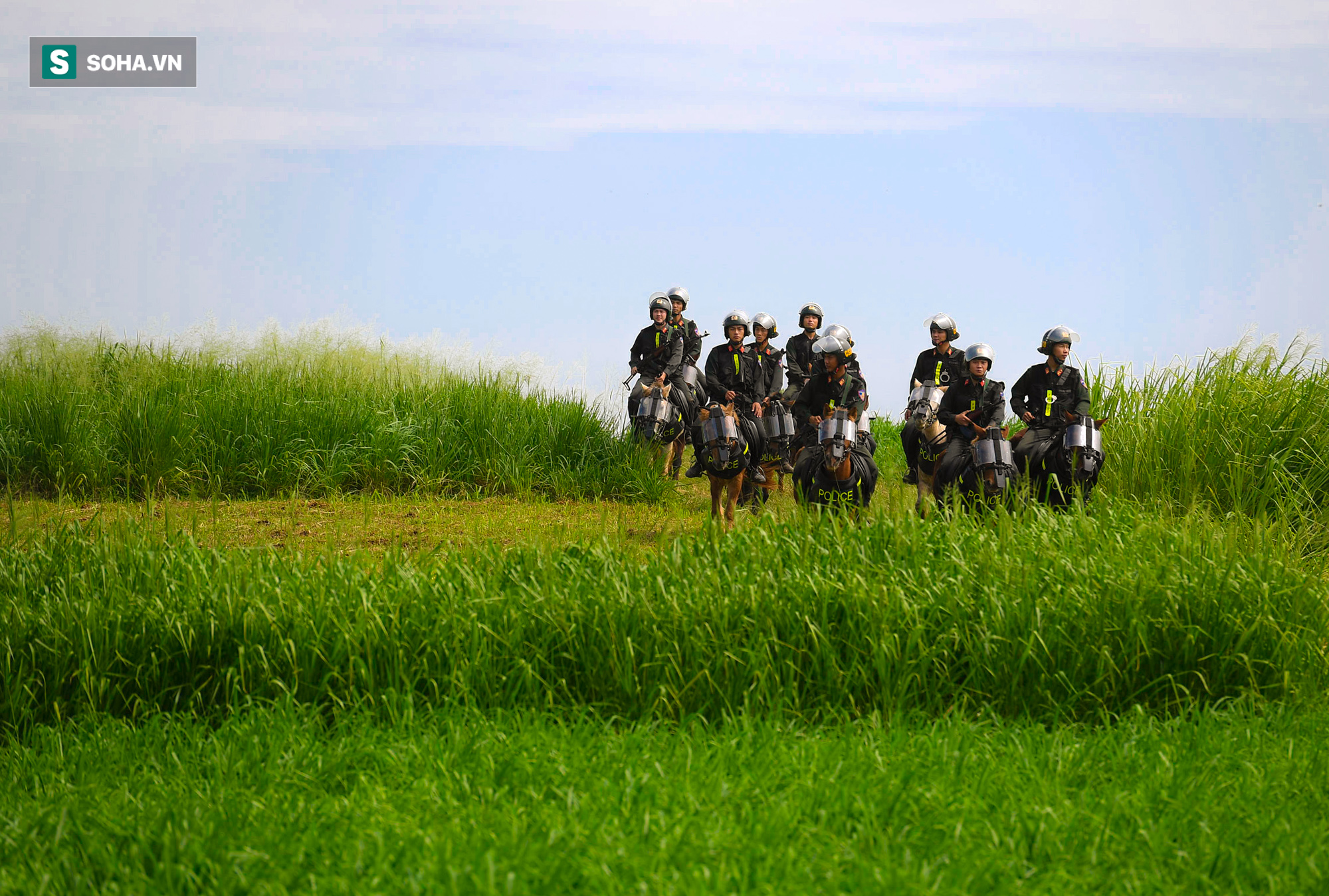 Những lực lượng CSCĐ đặc nhiệm tấn công thần tốc ở Việt Nam khiến tội phạm bạt vía - Ảnh 18.
