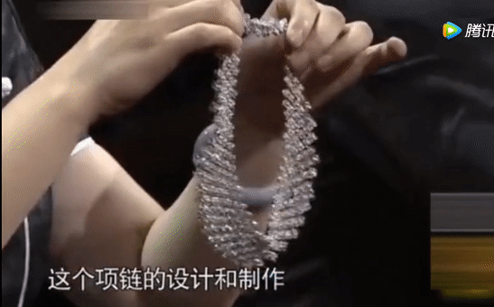 Cô gái mua vòng cổ đính 1000 viên kim cương, chuyên gia khen hết lời: Tiền lại đẻ ra tiền