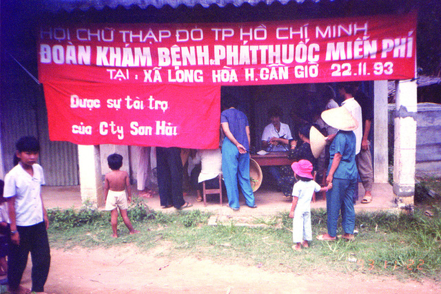 Loại kem đánh răng nhà nhà đều có thập niên 90:  Lần đầu người Việt được mua hàng- trúng ti vi, người đại diện hình ảnh vô cùng đặc biệt - Ảnh 3.