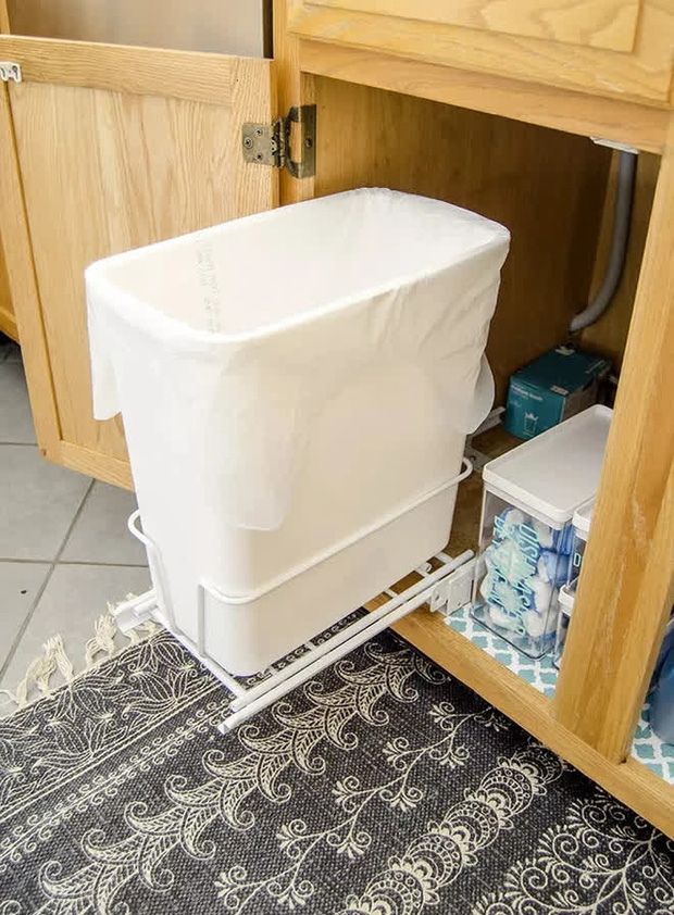 Biến không gian tủ chật hẹp dưới bồn rửa thành kho cất đồ chỉ bằng 5 mẹo này - Ảnh 4.