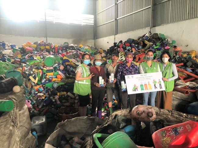 Chương trình Hồi sinh rác thải nhựa triển khai ở Hà Nội - Ảnh 1.