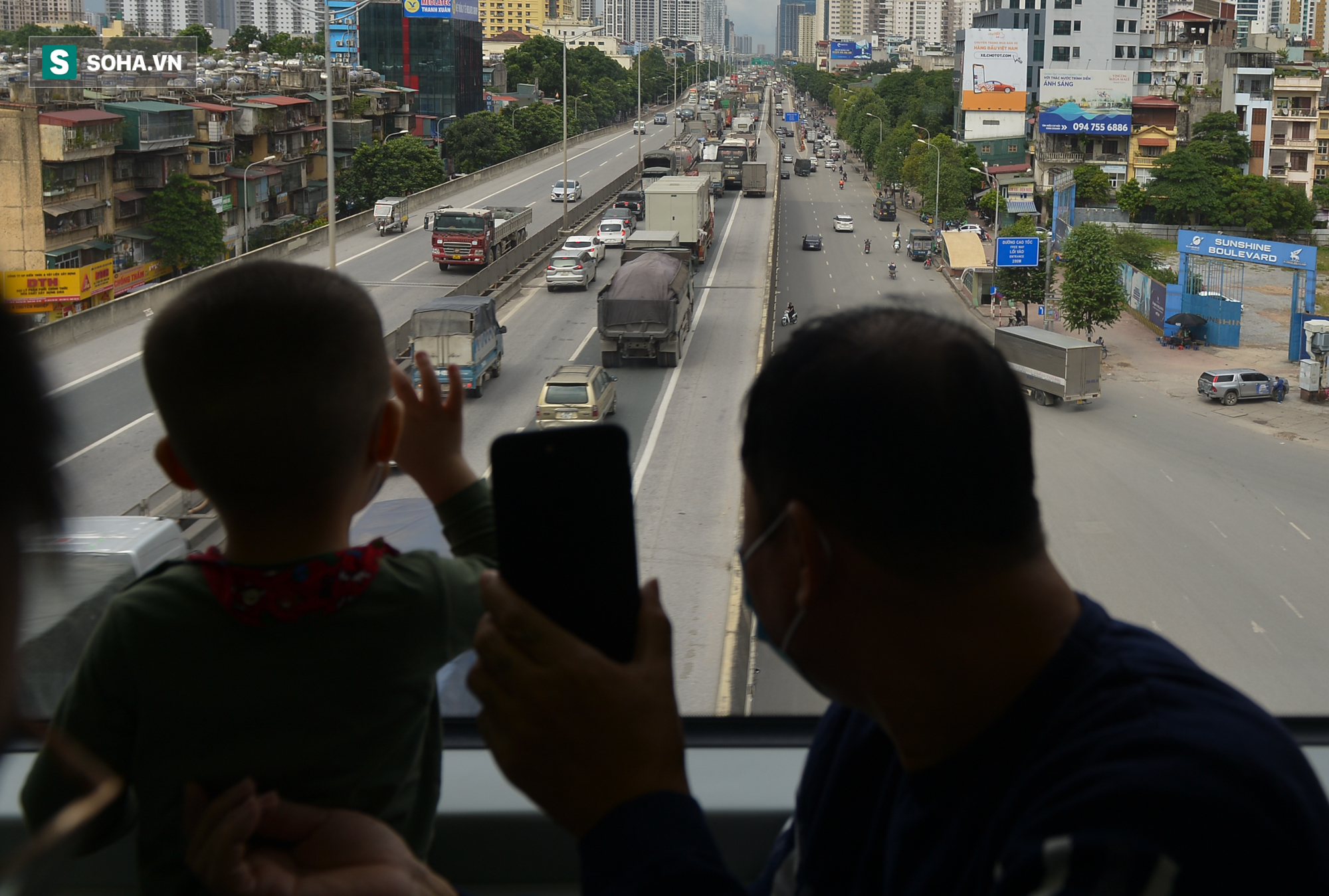 Hành khách tàu Cát Linh - Hà Đông: Ngồi tàu sướng quá, hết cảnh tắc đường rồi - Ảnh 3.