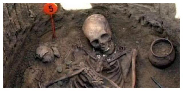 Lăng mộ hiểm độc nhất Trung Quốc: Mồ chôn sống hơn 80 thi thể đạo tặc chồng chất với chiếc bẫy đơn giản mà chuyên gia cũng phải ớn lạnh - Ảnh 3.