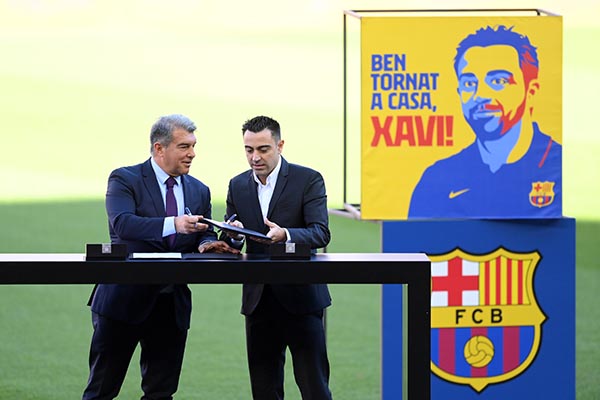 CHÙM ẢNH: Buổi ra mắt đặc biệt của Xavi - Ảnh 1.