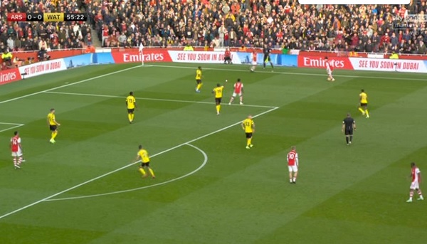 Arsenal bị công kích dữ dội vì bàn thắng bẩn - Ảnh 2.
