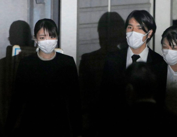 Khoảnh khắc cựu Công chúa Nhật Bản hành xử “khác lạ” với chồng mới cưới khiến dân tình tranh cãi kịch liệt, nghi ngại về mối quan hệ hiện tại - Ảnh 3.