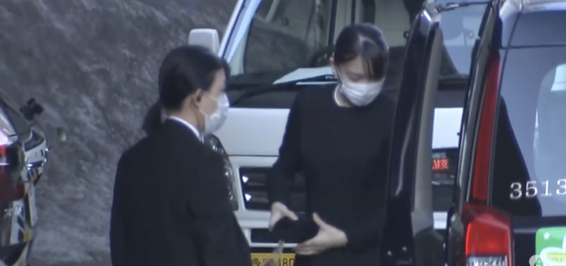 Khoảnh khắc cựu Công chúa Nhật Bản hành xử “khác lạ” với chồng mới cưới khiến dân tình tranh cãi kịch liệt, nghi ngại về mối quan hệ hiện tại - Ảnh 5.