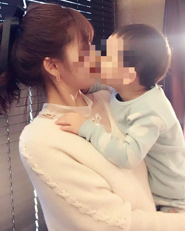 Hot mom sexy nhất xứ Hàn khoe hình tắm nude, hôn môi với con trai khiến cộng đồng mạng nổ ra tranh cãi - Ảnh 10.