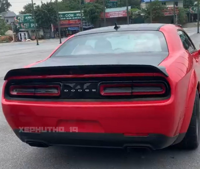 Dodge Challenger Super Stock đầu tiên Việt Nam về tay đại gia Phú Thọ: Giá khoảng 7 tỷ đồng, hơn 800 mã lực mạnh nhất dòng xe cơ bắp trong nước - Ảnh 5.