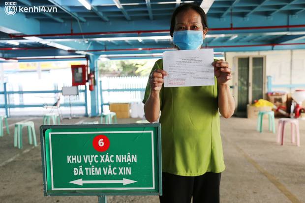 ẢNH: TP.HCM chính thức triển khai tiêm mũi 3 vaccine phòng Covid-19 cho người dân - Ảnh 16.