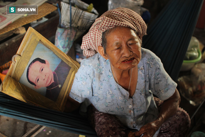 Cụ bà hàng chục năm sống ở nghĩa địa, ngủ bên 9 ngôi mộ vì: Ở với con rất khó lòng - Ảnh 4.